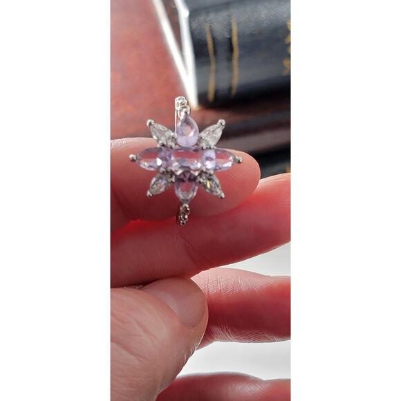 Exquisite Rhodium-Plated Size 9 Floral Ring with Lavender Gemstones - Picture 7 of 11